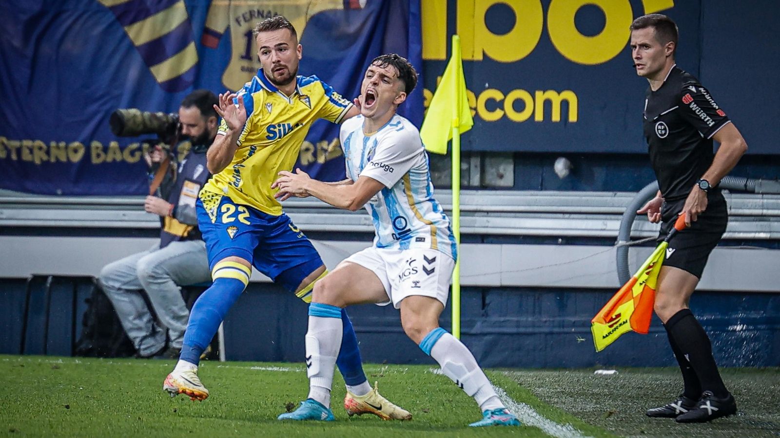 Búscate entre las imágenes del partido de futbol Cádiz CF - Málaga CF