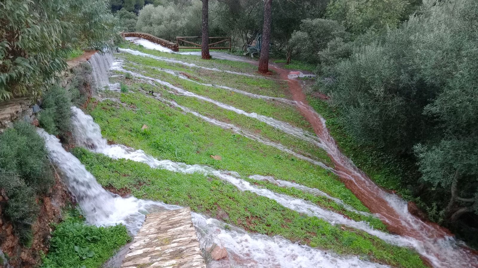 Fotografías de la Peña de Arias Montano en Alájar tras las últimas lluvias 