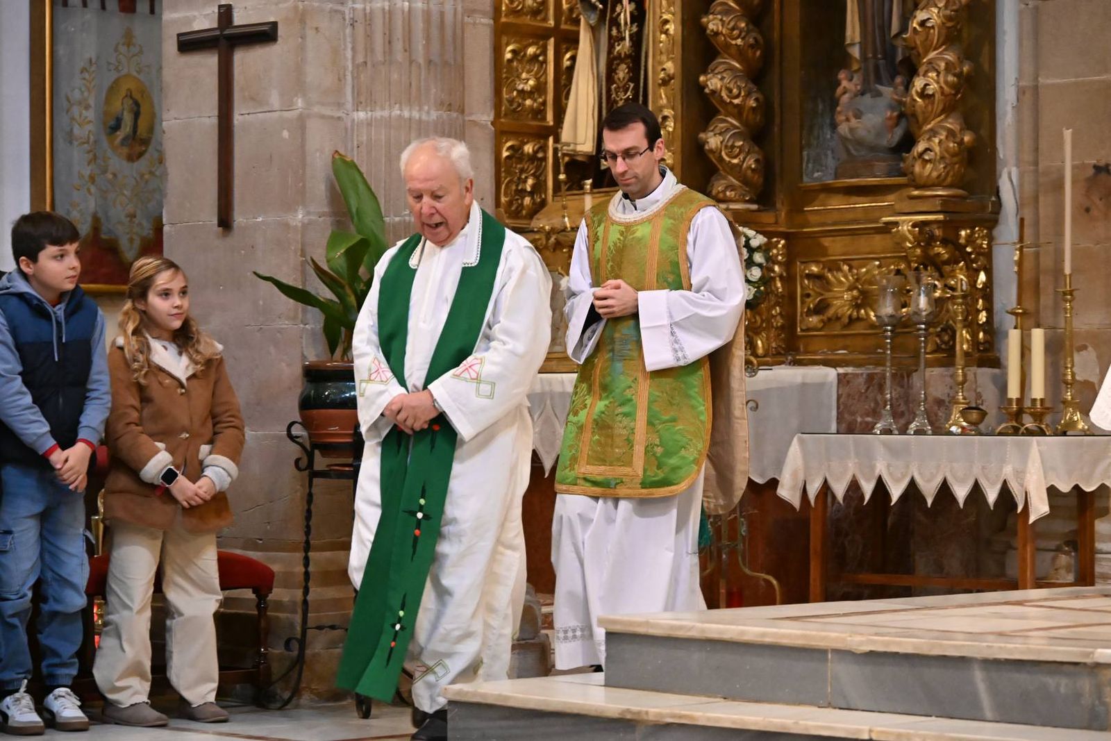 Las imágenes del homenaje de Villa del Río a su párroco emérito, Manuel Tirado Fernández