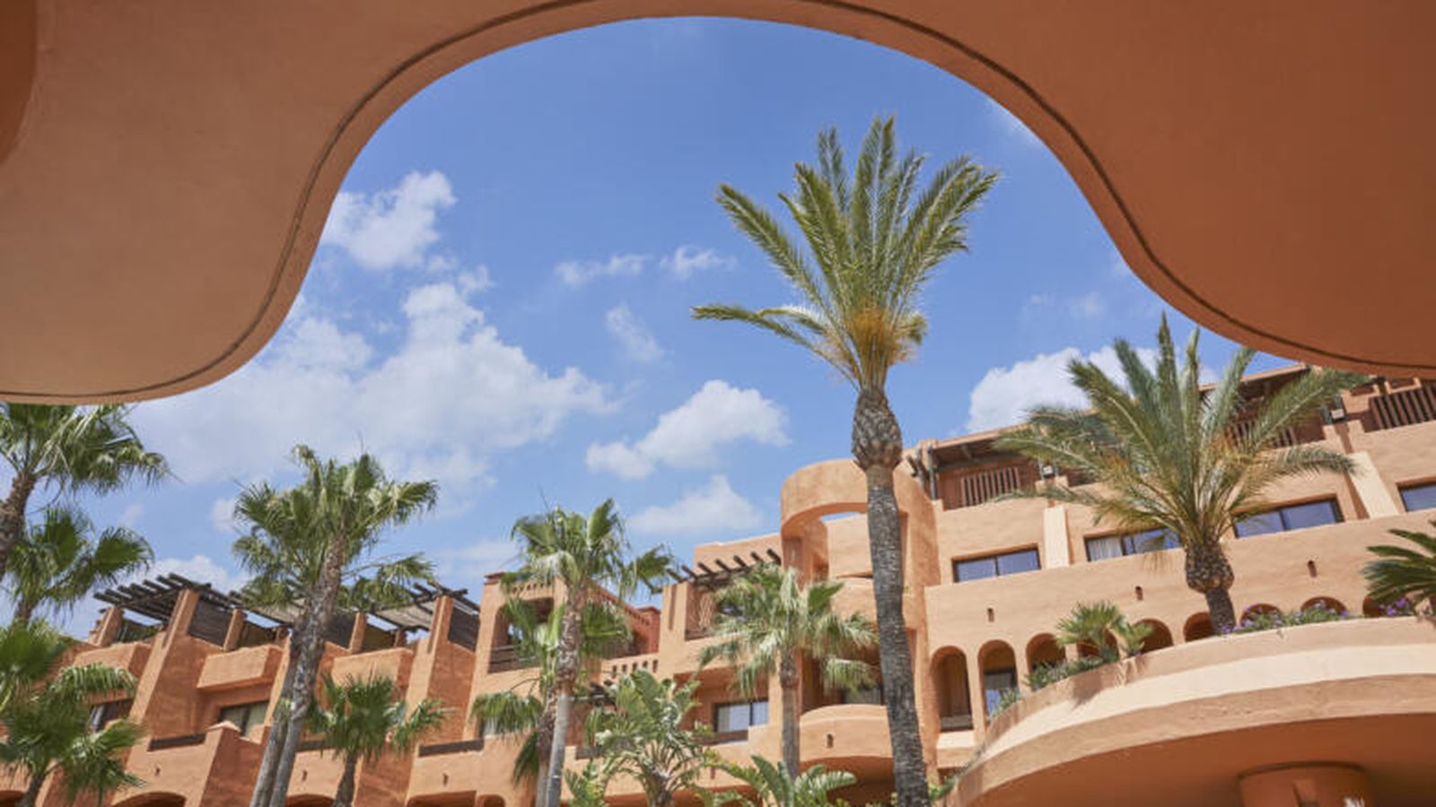 Los jardines del Hideaway Sancti Petri se convierte en uno de los grandes espectáculos del complejo hotelero gaditano