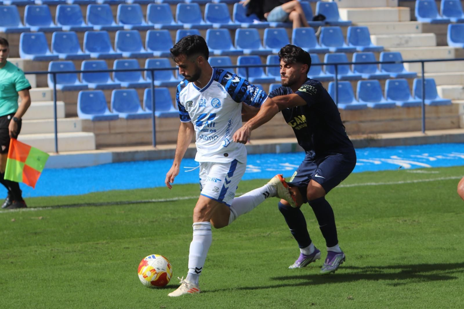 Los xerecisas presentaron el mismo once que ante el Yeclano, con el cambio de Beny por Udom.