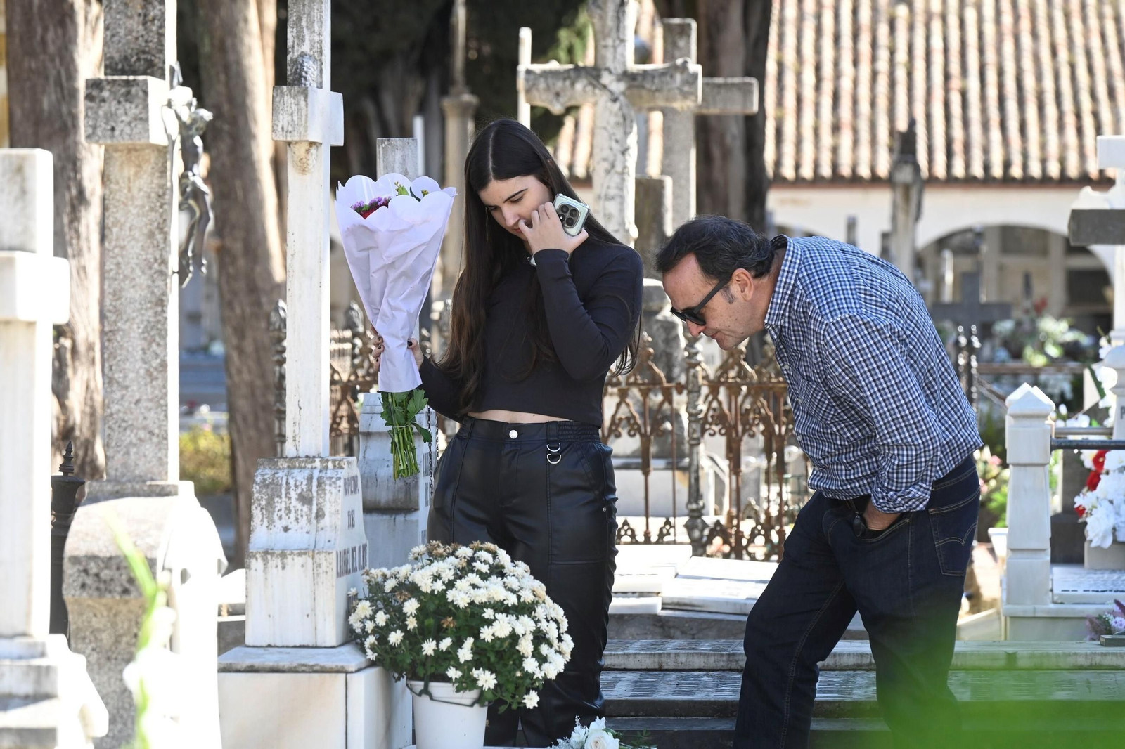 Las imágenes del Día de los Santos en los cementerios de Córdoba