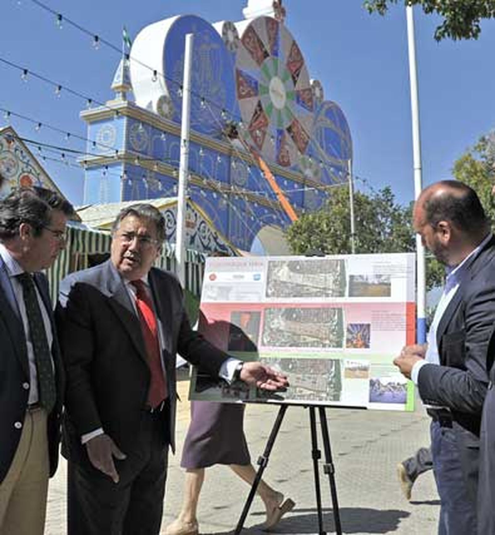 Zoido propone ampliar el recinto en 200 casetas sin trasladarlo