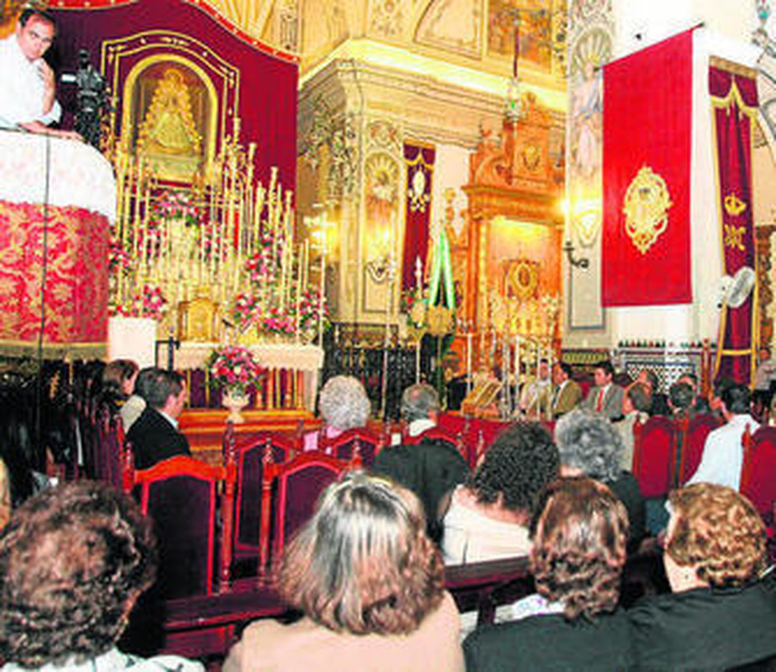La novena a la Virgen del Rocío comenzó en la parroquia de Almonte.