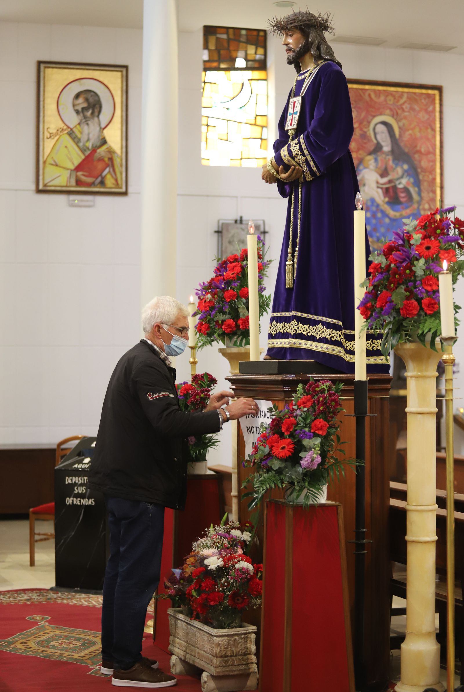 Imágenes de la veneración a Nuestro Padre Jesús Cautivo en la Iglesia del Rocío
