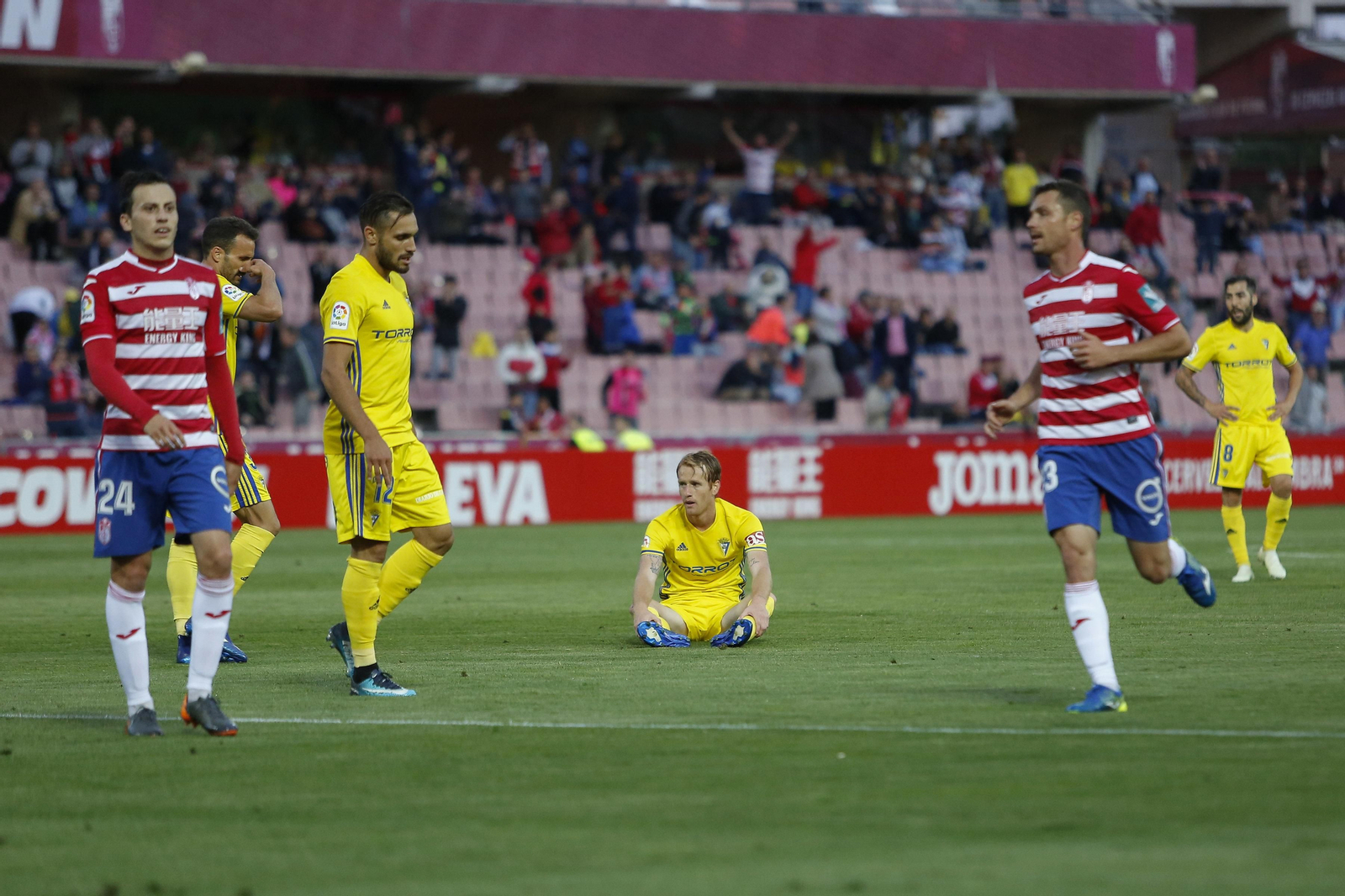 El Granada CF-Cádiz CF, en imágenes