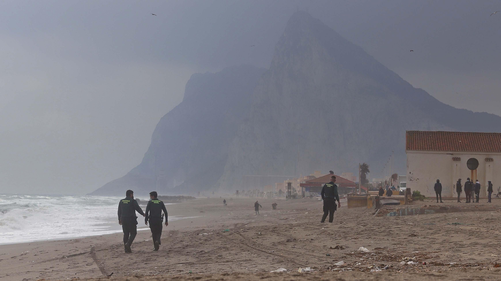 Busqueda de fardos de hachís en La Línea