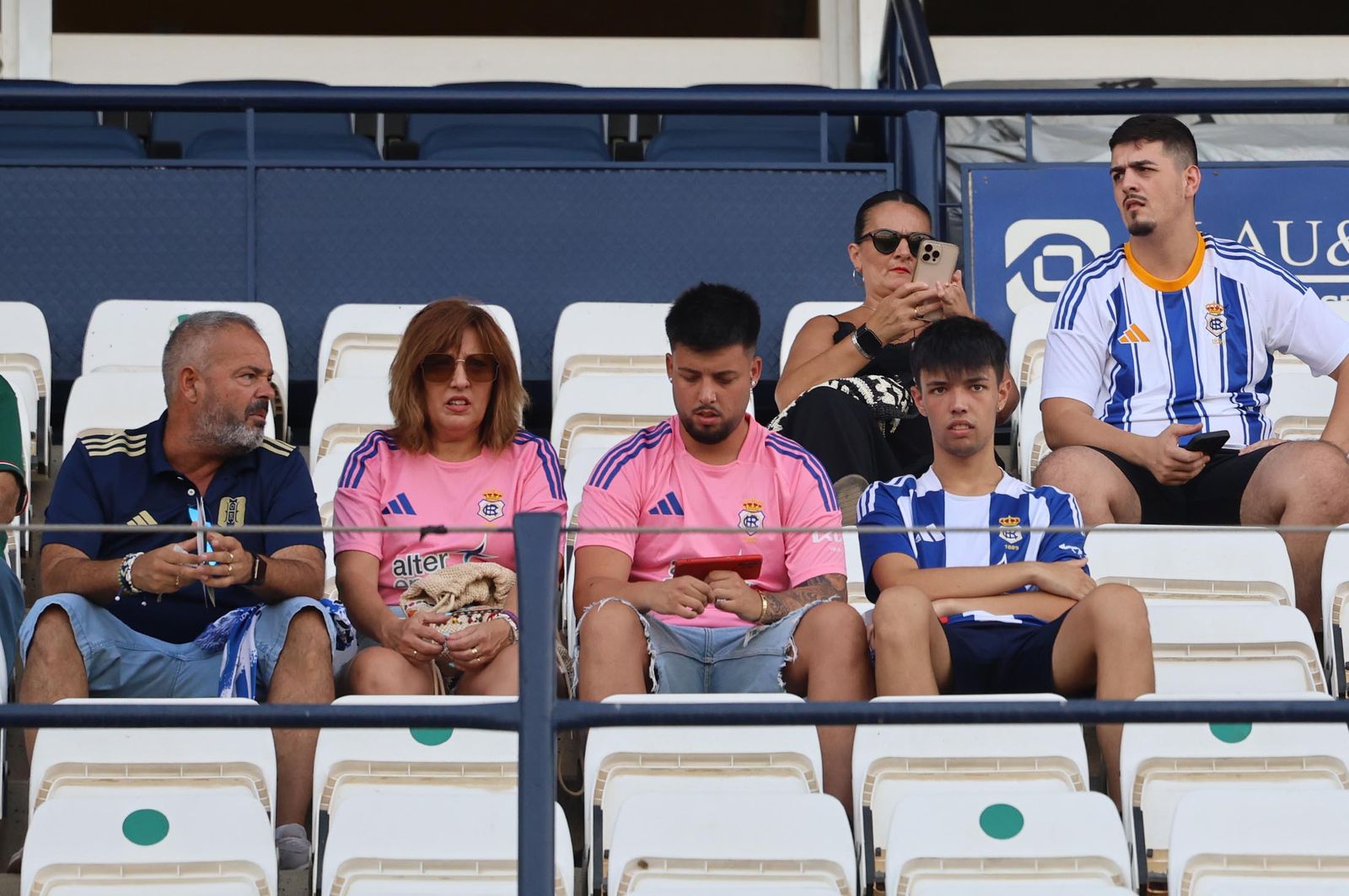Búscate en las gradas del estadio en la celebración del Trofeo Colombino