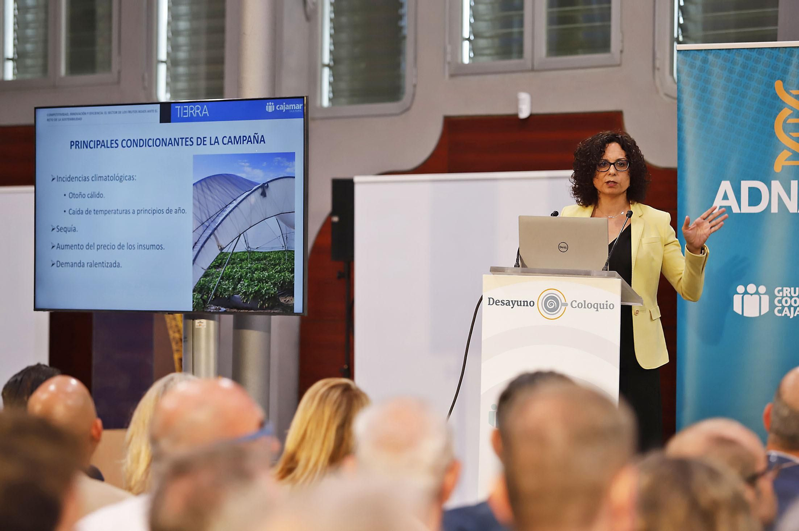 Las imágenes en el Desayuno-Coloquio del Grupo Joly "Competitividad innovación y eficiencia el sector de los frutos rojos ante el reto de la sostenibilidad"