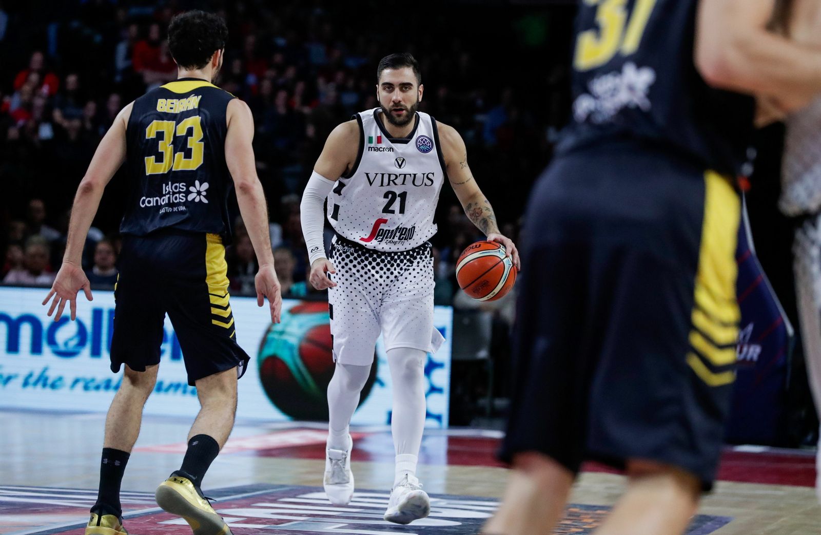 Aradori, durante la final de la Champions League ante el Iberostar Tenerife