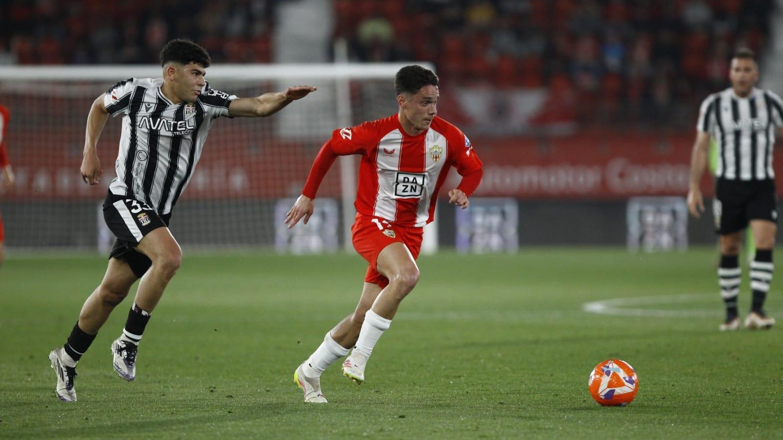 Arribas cuajó un buen partido en su regreso a la titularidad