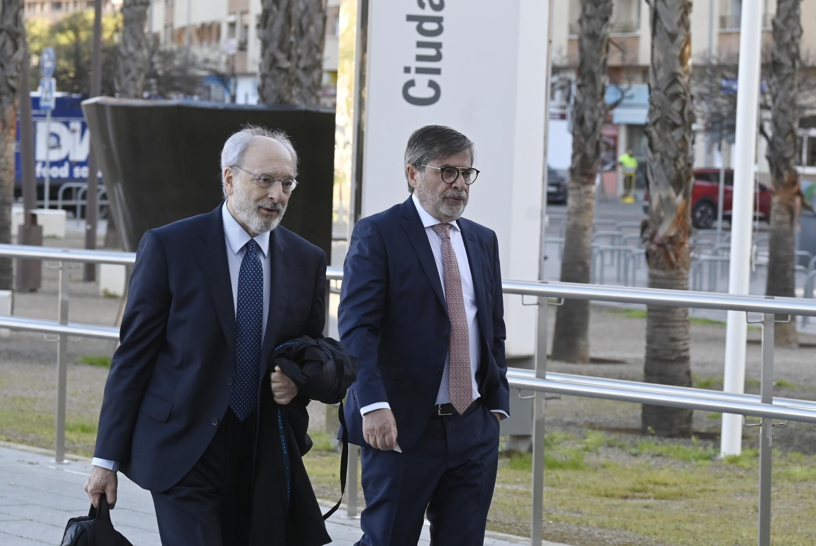 El inicio del juicio contra los expresidentes del Córdoba CF, Carlos González y Jesús León, en imágenes