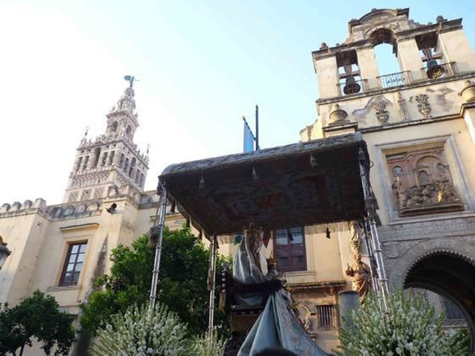 La procesión de la Virgen de los Reyes vista por Ruesga Bono.

Foto: Ruesga Bono
