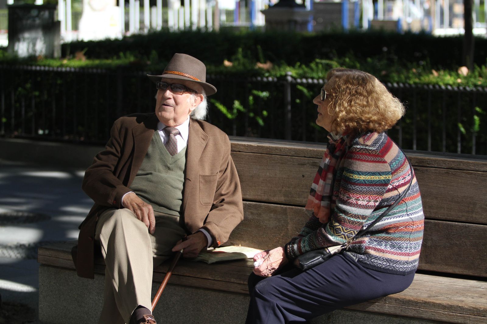 Jacinto Maqueda, ayer con su esposa, Christianne, en la Plaza Nueva.