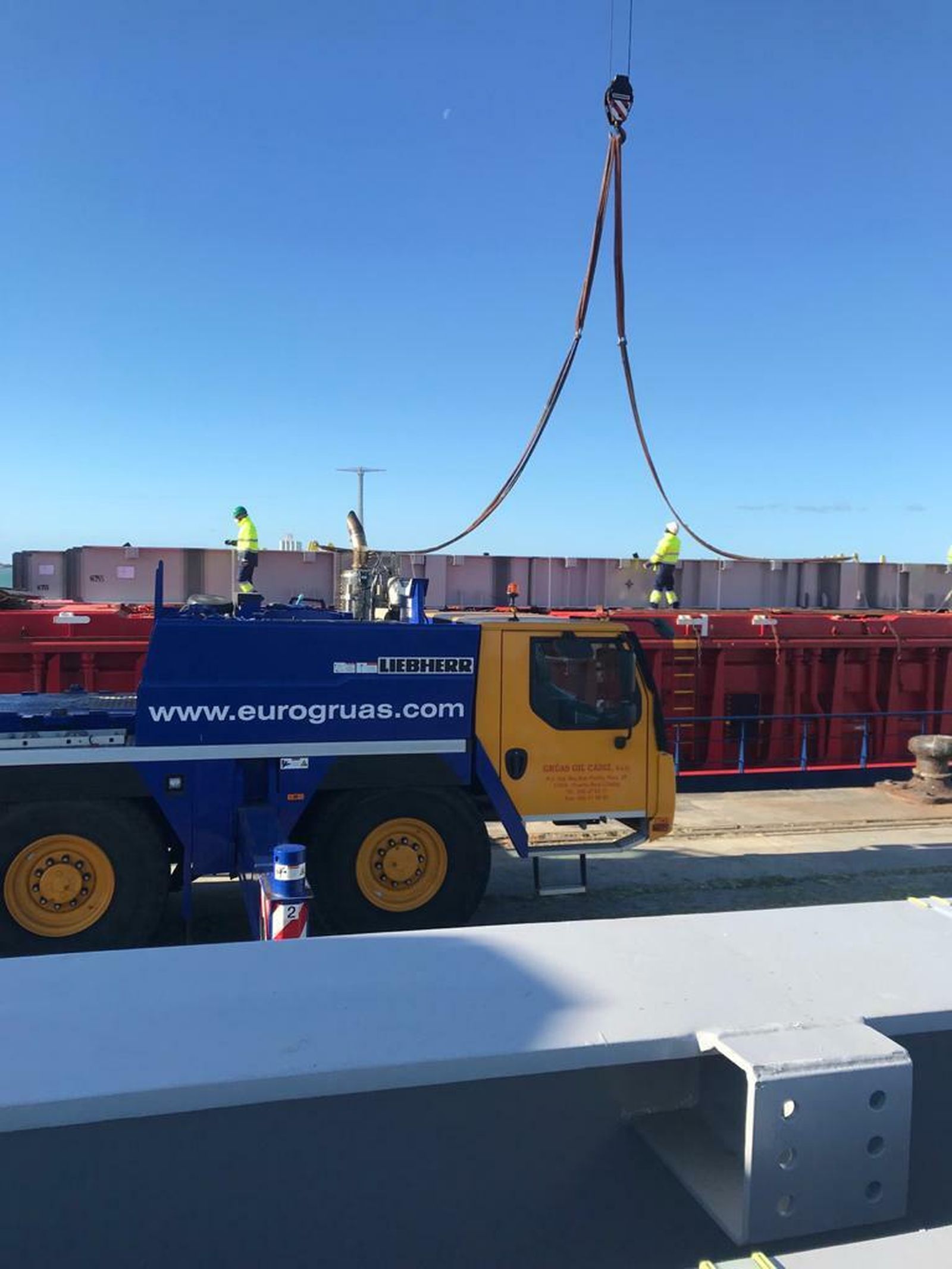 La estiba sigue a pie de cañón en La Cabezuela para evitar que la crisis del coronavirus afecte a los tráficos de mercancías