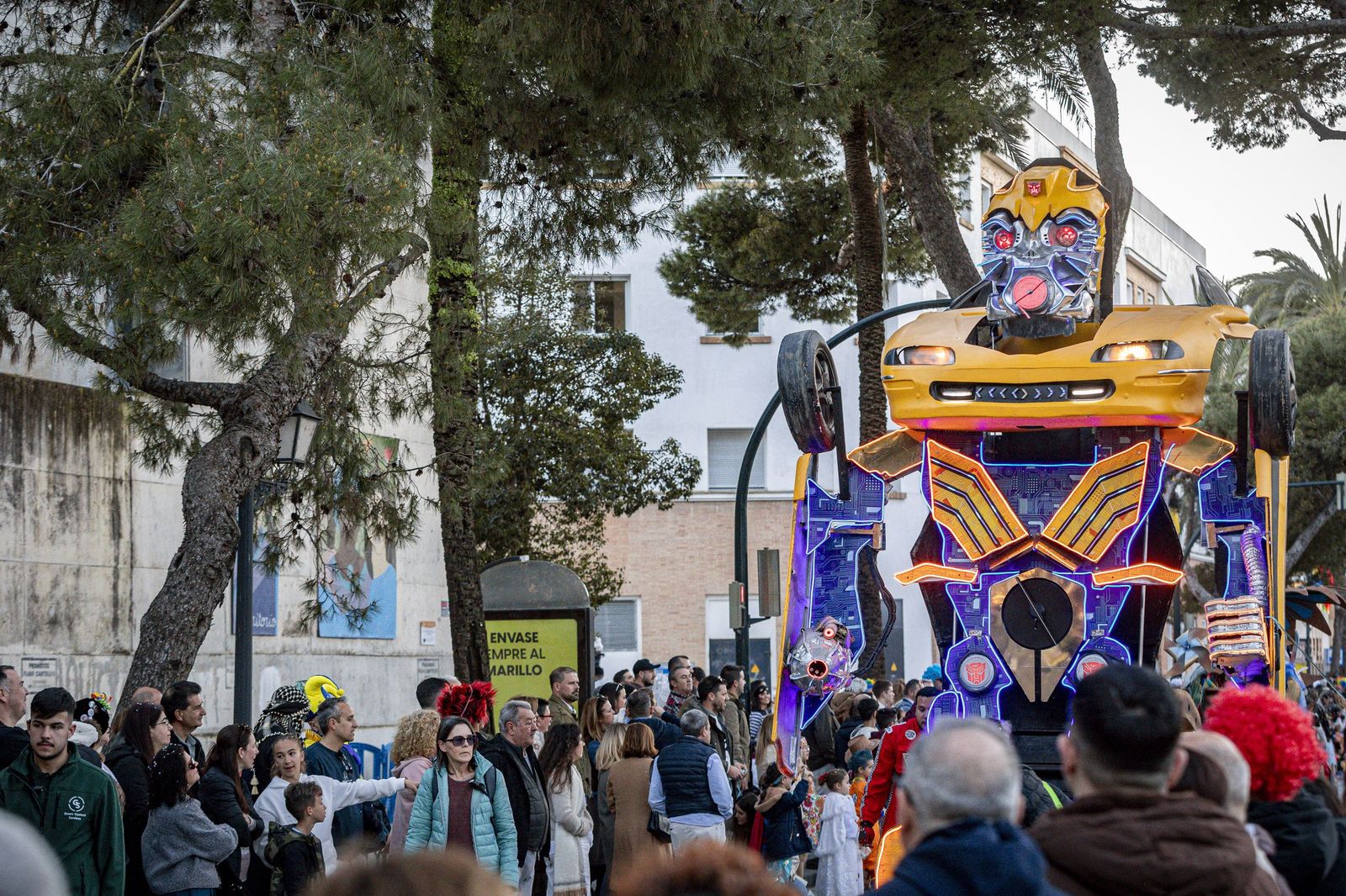 Las mejores imágenes de la Cabalgata del Humor del Carnaval de Cádiz 2026