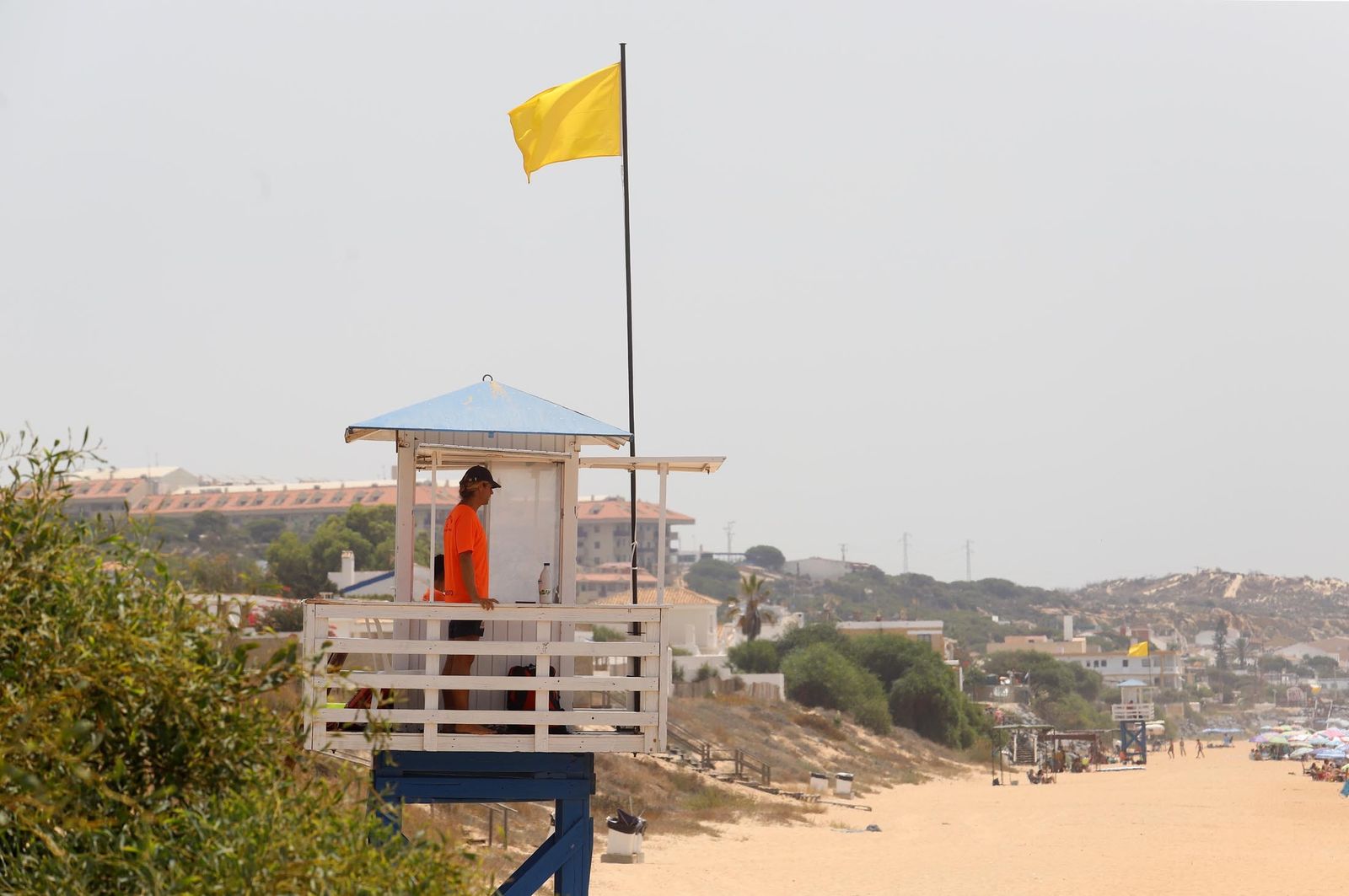 Un día en las playas de Huelva, en imágenes