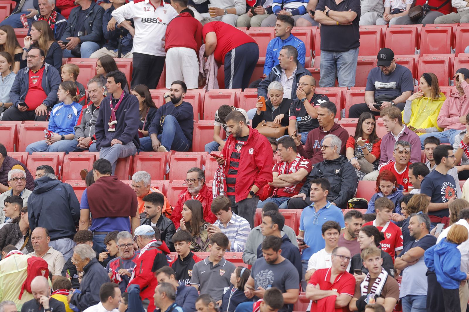 Búscate en las fotos del Sevilla-Madrid