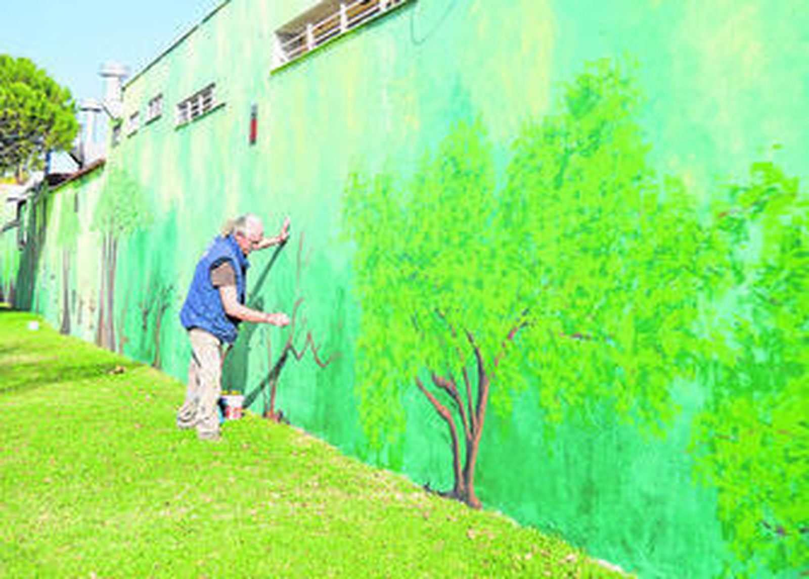 El artista chiclanero ultima su trabajo en la segunda pista de La Barrosa.