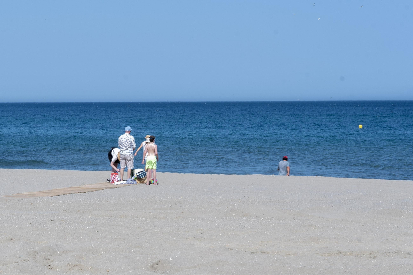 Fotos de una tarde en las playas de levante y de poniente en La Línea