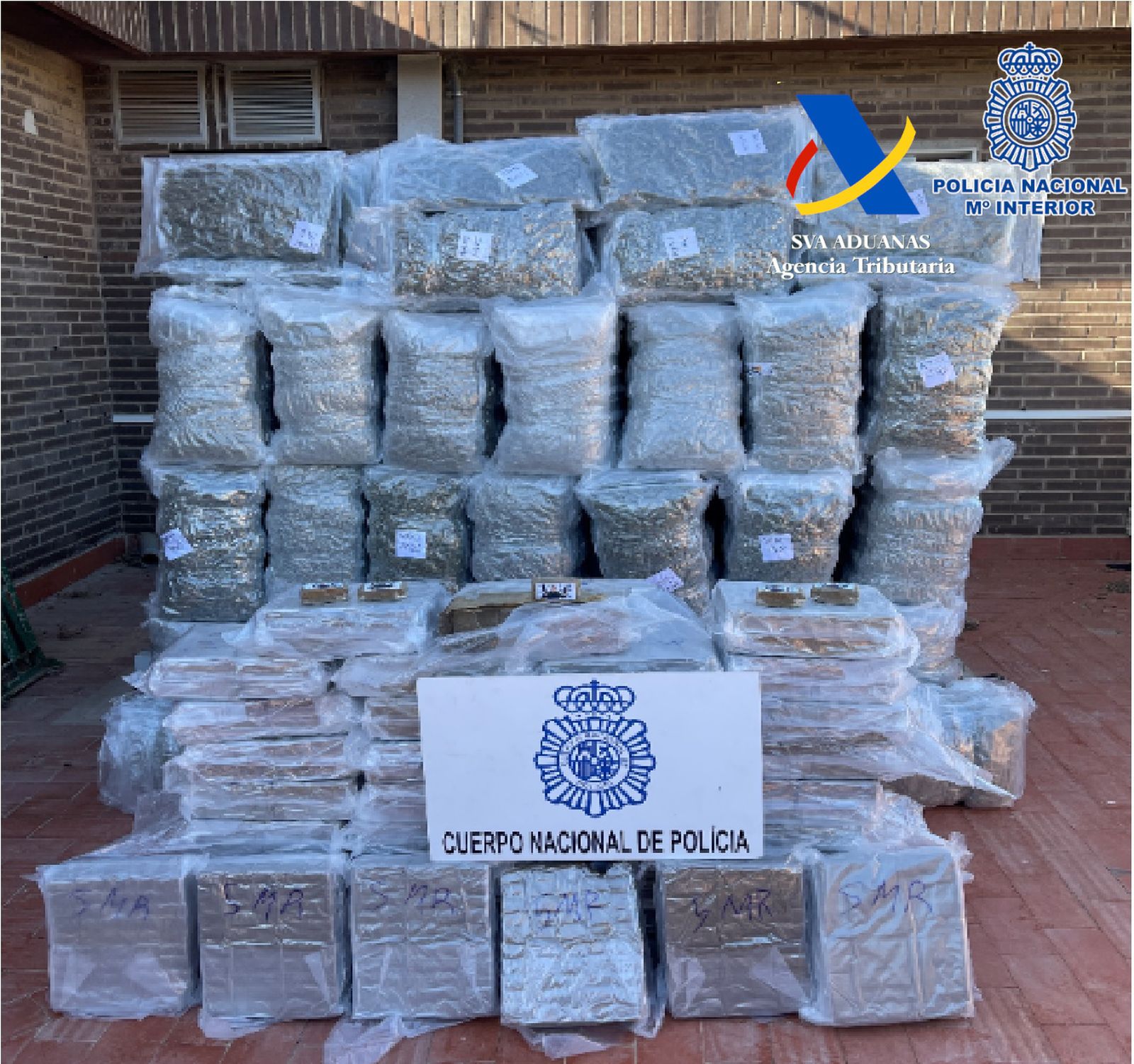 Frustrado en Almería un transporte por carretera de droga oculta en el interior de un semirremolque frigorífico