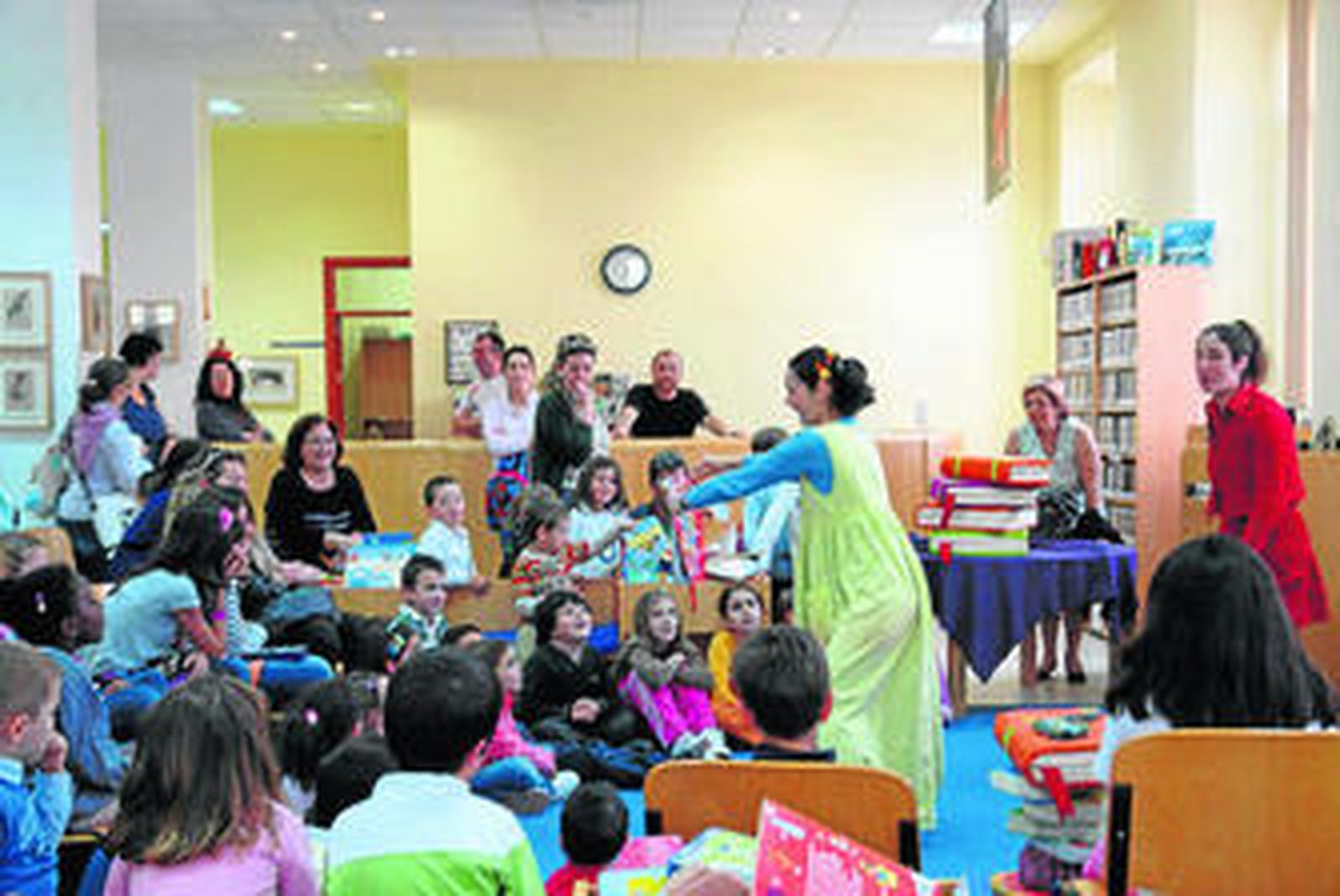 Imagen de una de las obras teatrales representadas en la biblioteca de San Roque.