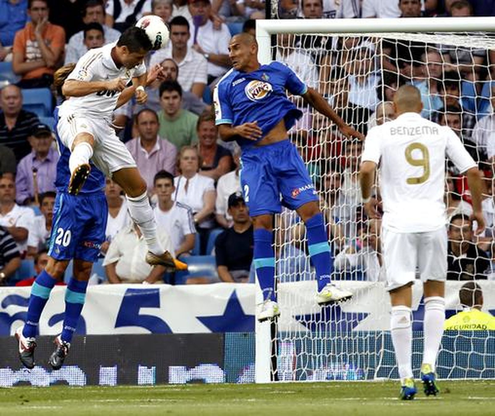 El Real Madrid cumple ante el Getafe en el Bernabéu (4-2). / EFE