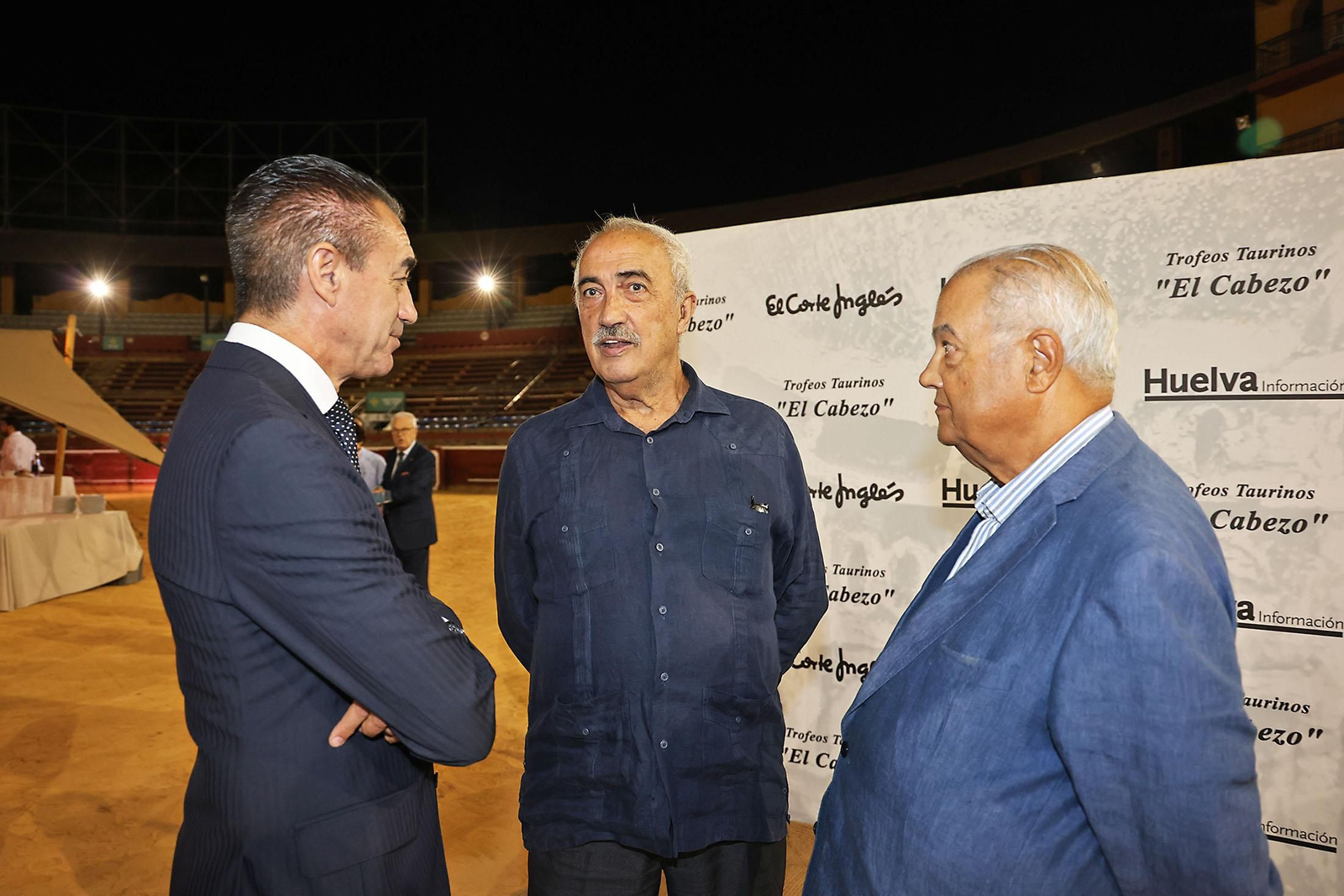 Imágenes del ambiente en la entrega de la XXXII edición de los premios taurinos "El Cabezo"