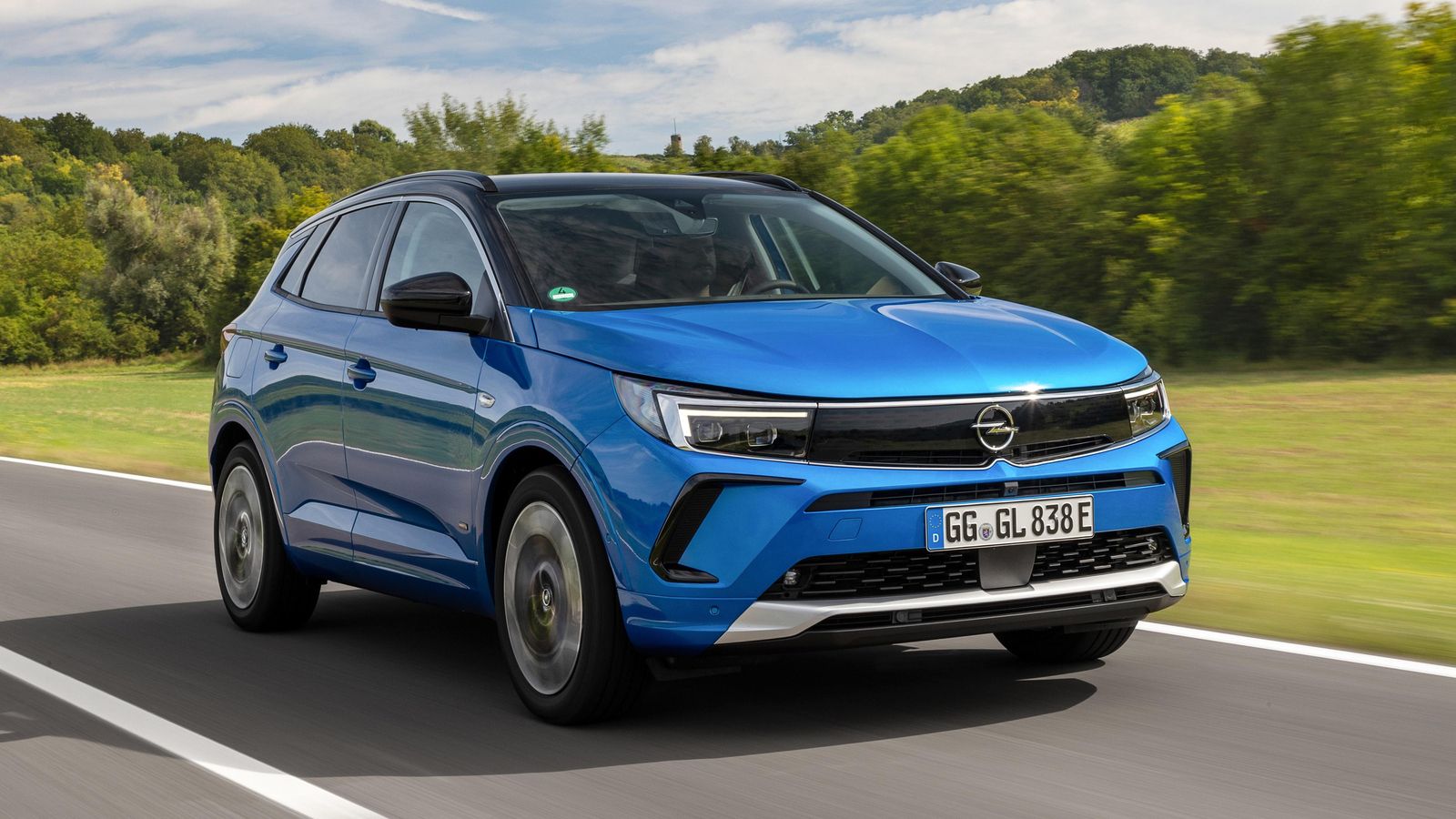 Dos motores sin hibridar y dos versiones híbridas, una de ellas con tracción total, configuran la oferta del Grandland.