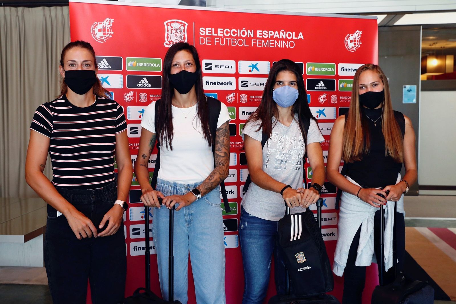 Irene Guerrero, a la derecha, junto a otras internacionales en la anterior convocatoria.