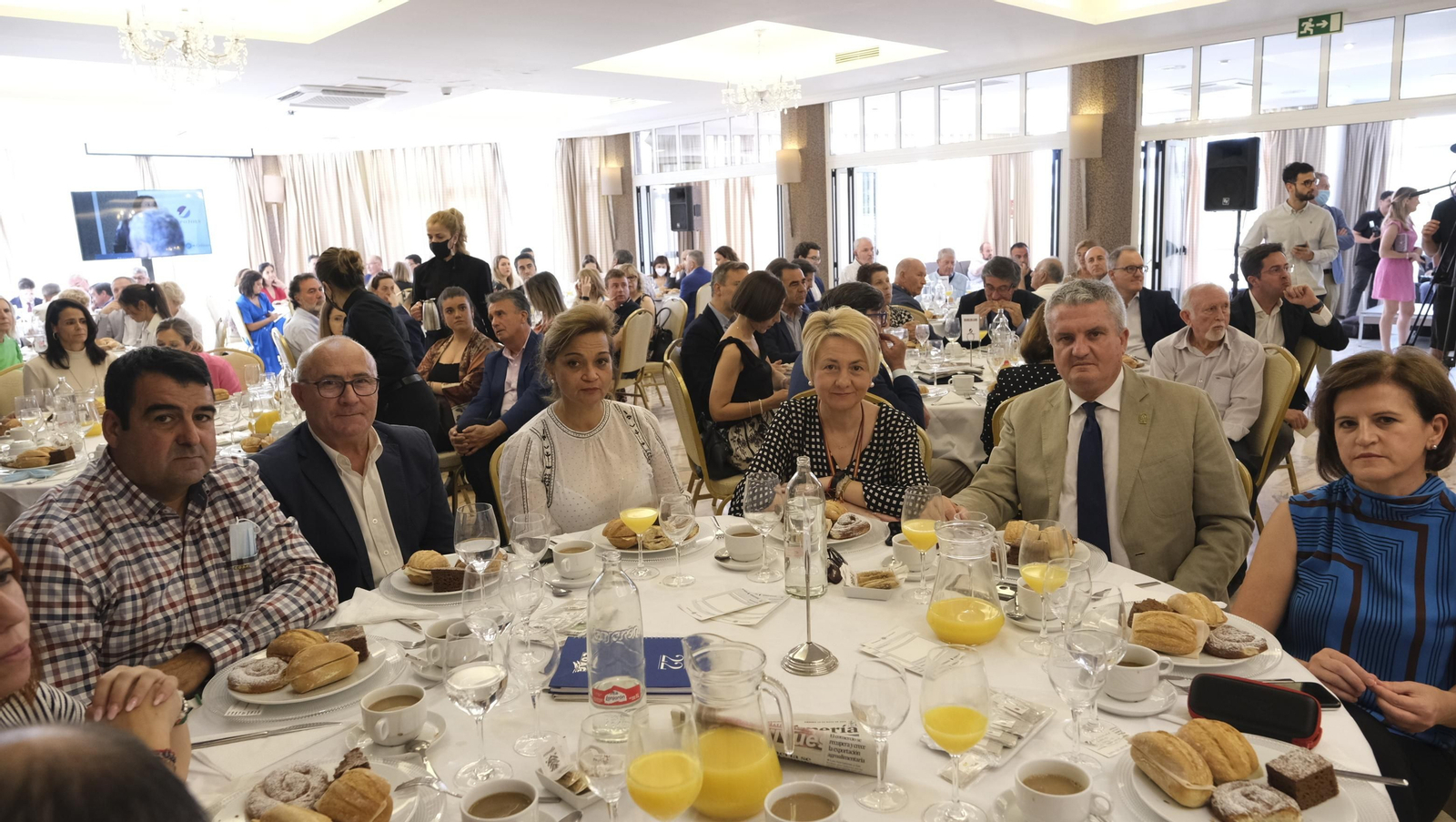 Imágenes del desayuno coloquio de Diario de Almeria y Hidralia.