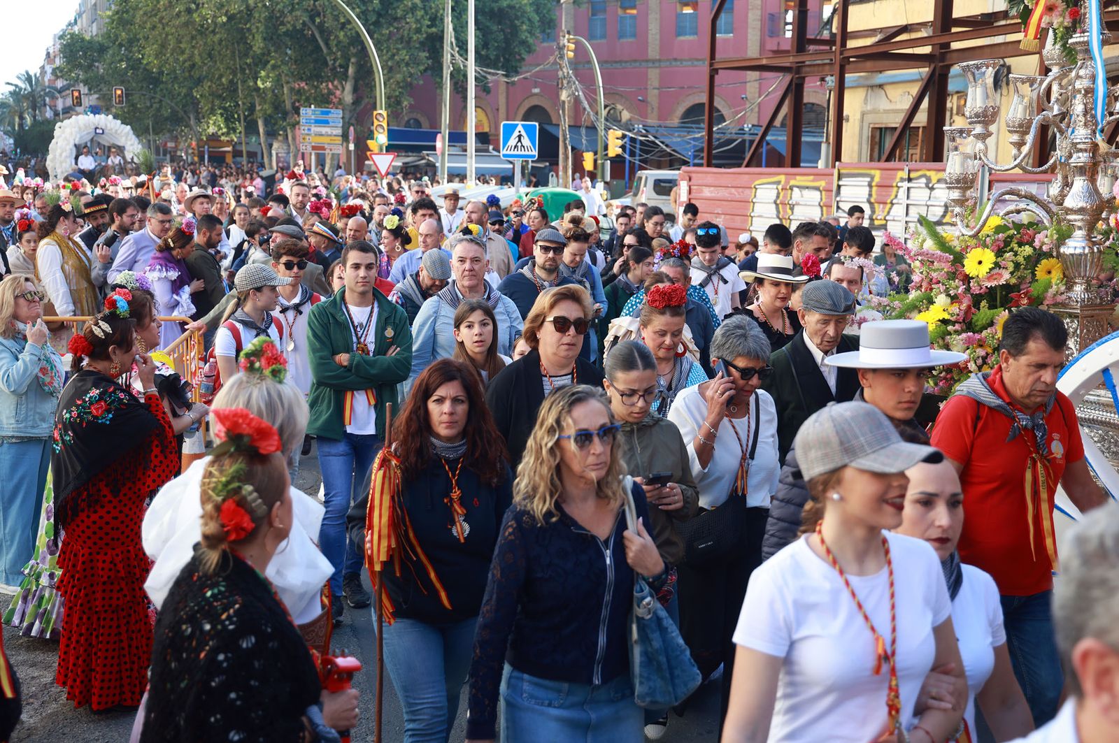 Las mejores imágenes de los peregrinos en la salida de Emigrantes