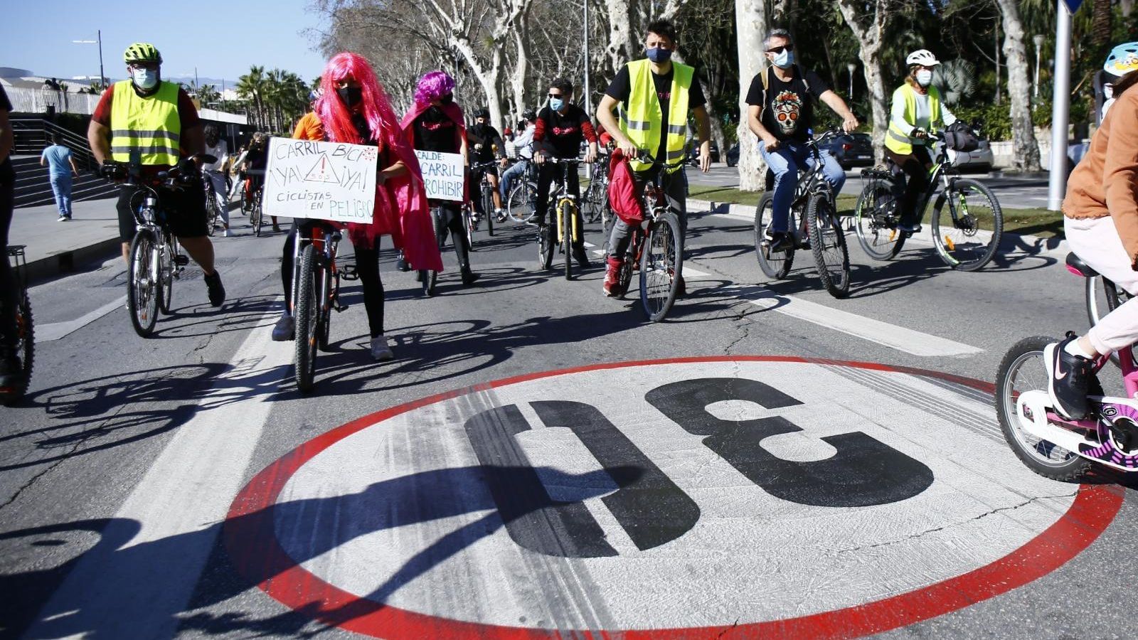 Señal de limitación de velocidad en un carril 30 de Málaga. Señal de limitación de velocidad en un carril 30 de Málaga.