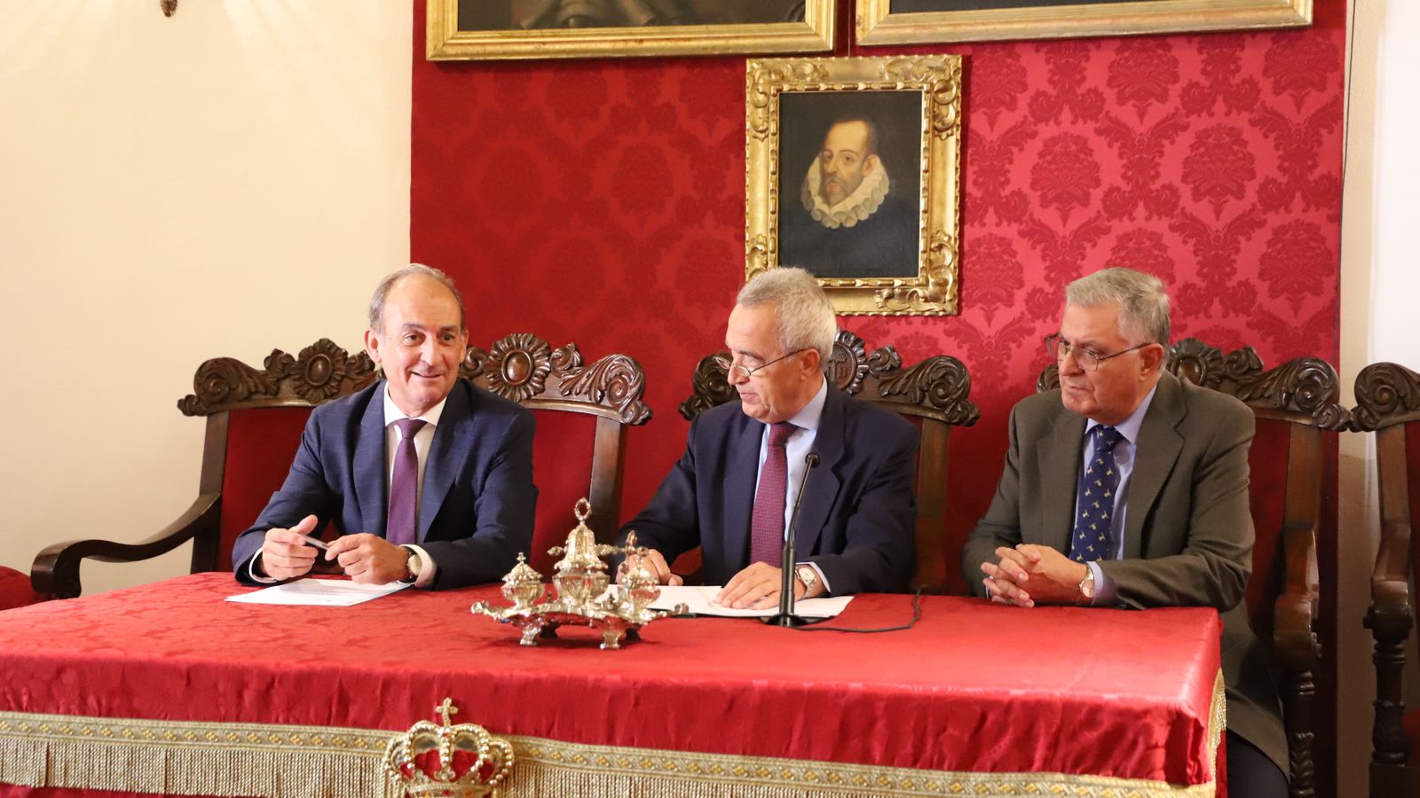 Momento de la intervención del rector de la Universidad Loyola, Gabriel María Pérez Alcalá.
