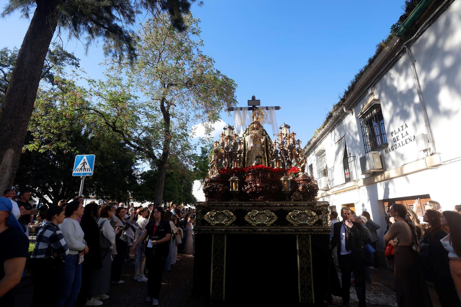 La procesión de la Soledad en este Viernes Santo de Córdoba, en imágenes