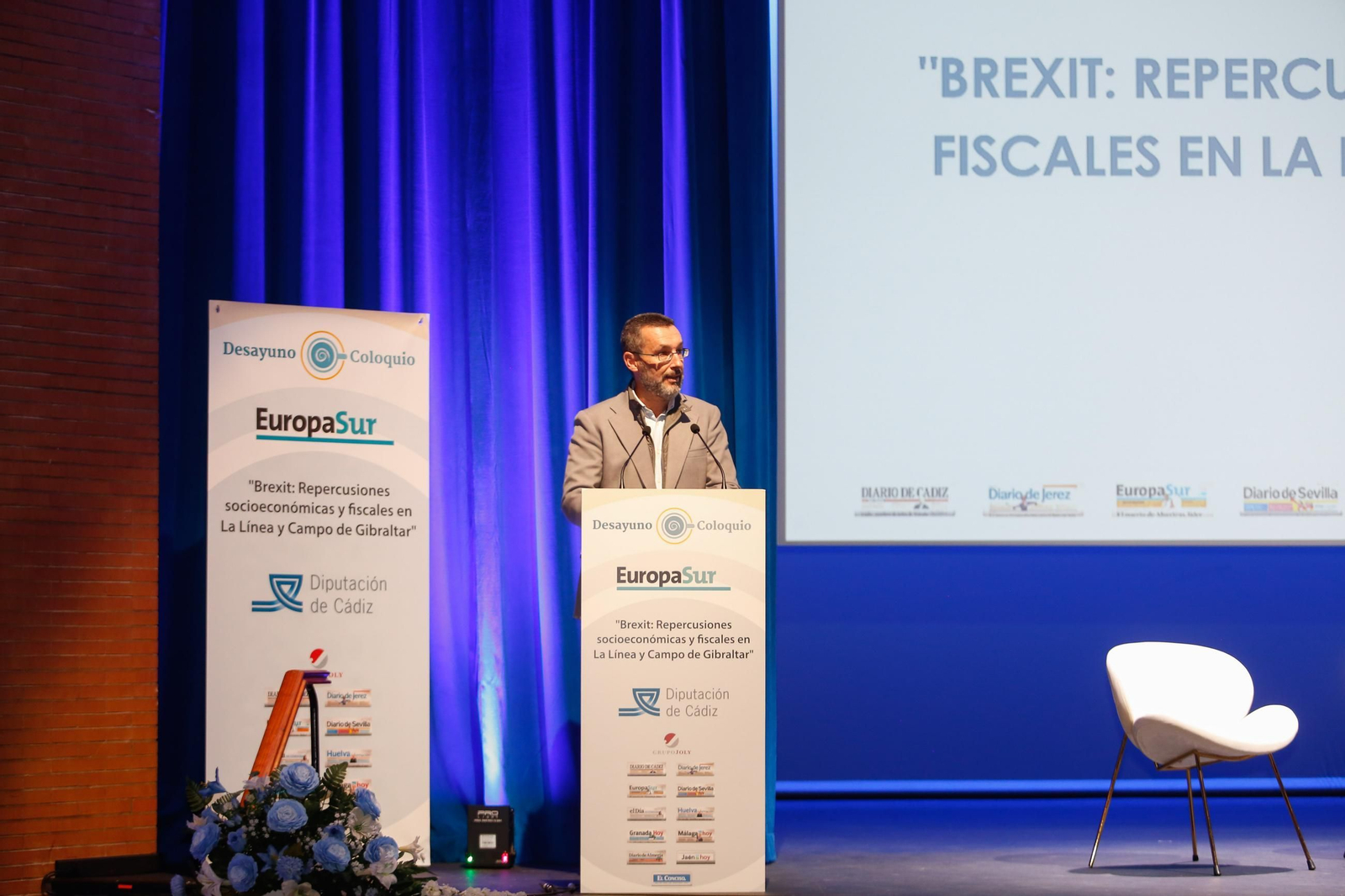 Las fotos del desyuno-coloquio "Brexit: repercusiones socioeconómicas y fiscales en La Línea y el Campo de Gibraltar"