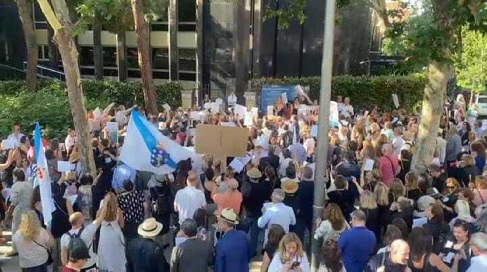 Los abogados de Huelva protestan en Madrid contra la gestión de la Mutua y la "estafa" de sus pensiones Los abogados de Huelva protestan en Madrid contra la gestión de la Mutua y la "estafa" de sus pensiones