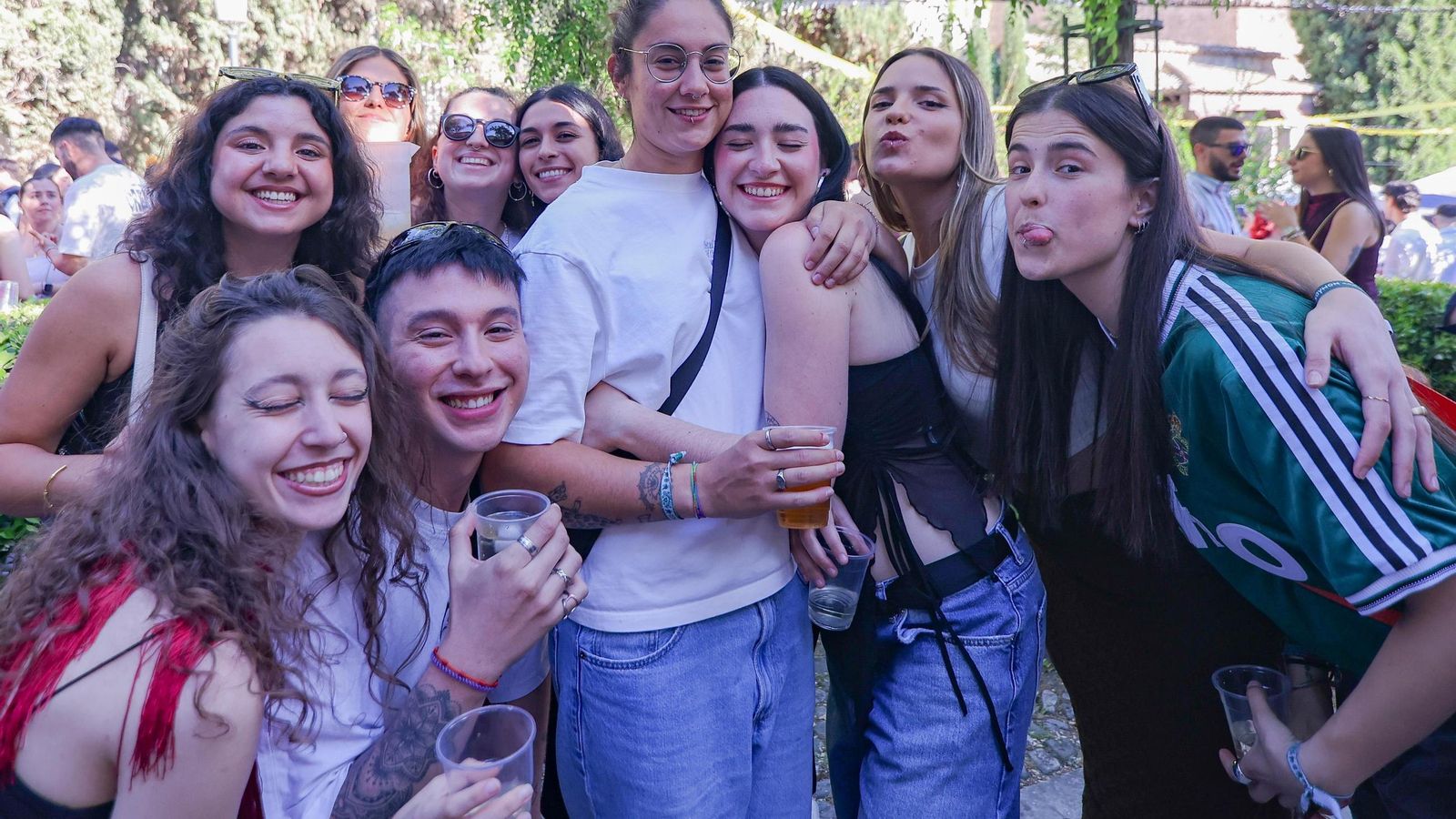 Búscate en las mejores fotos de las Cruces en Granada