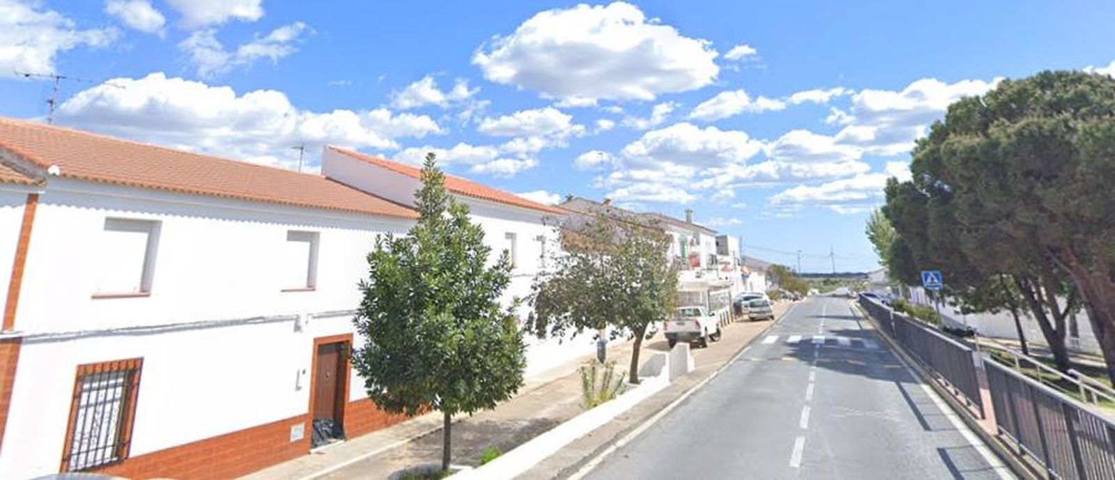 La avenida Carmelo Fortes de San Silvestre de Guzmán.
