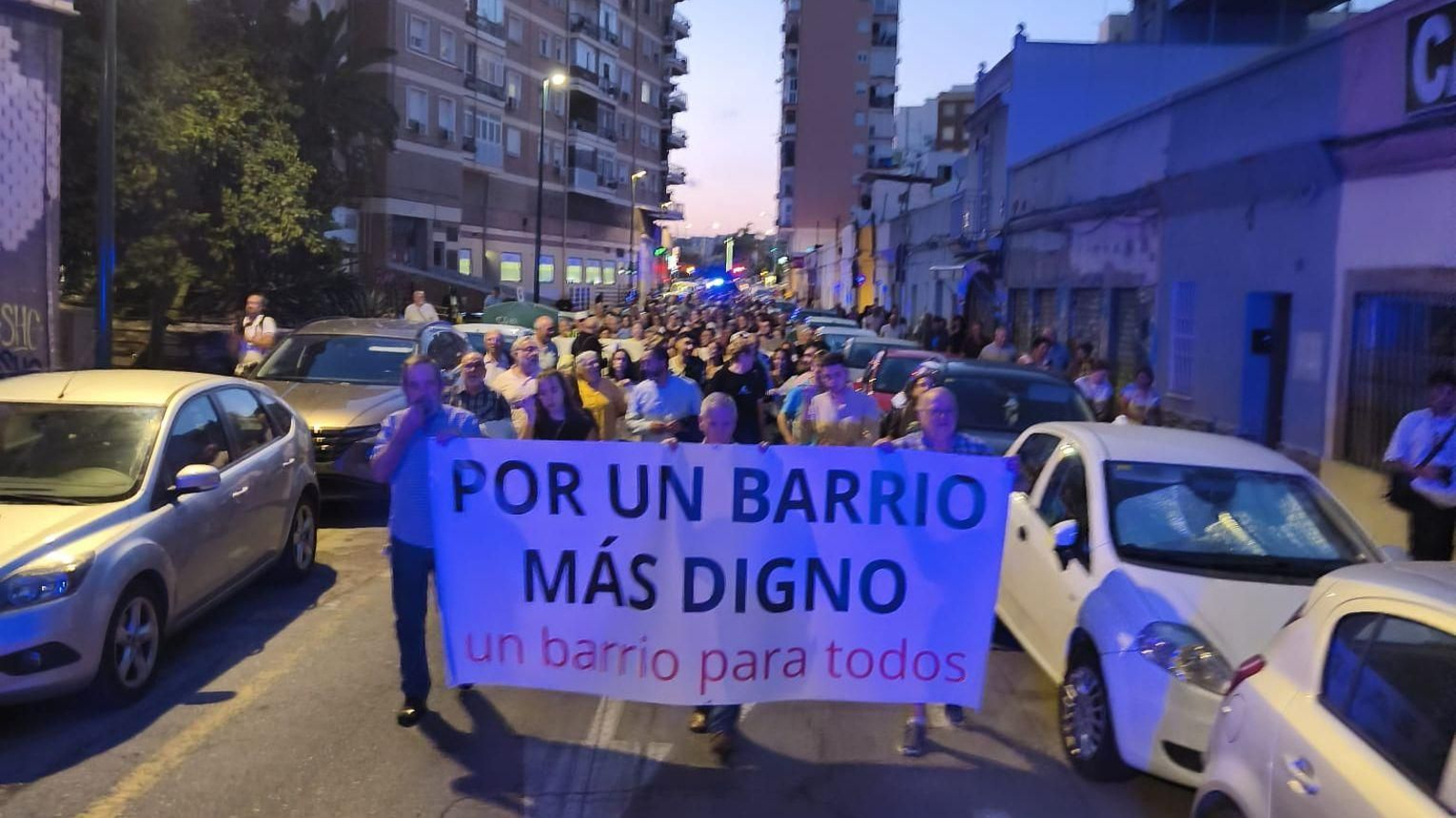 Vecinos de Huelin durante la movilización