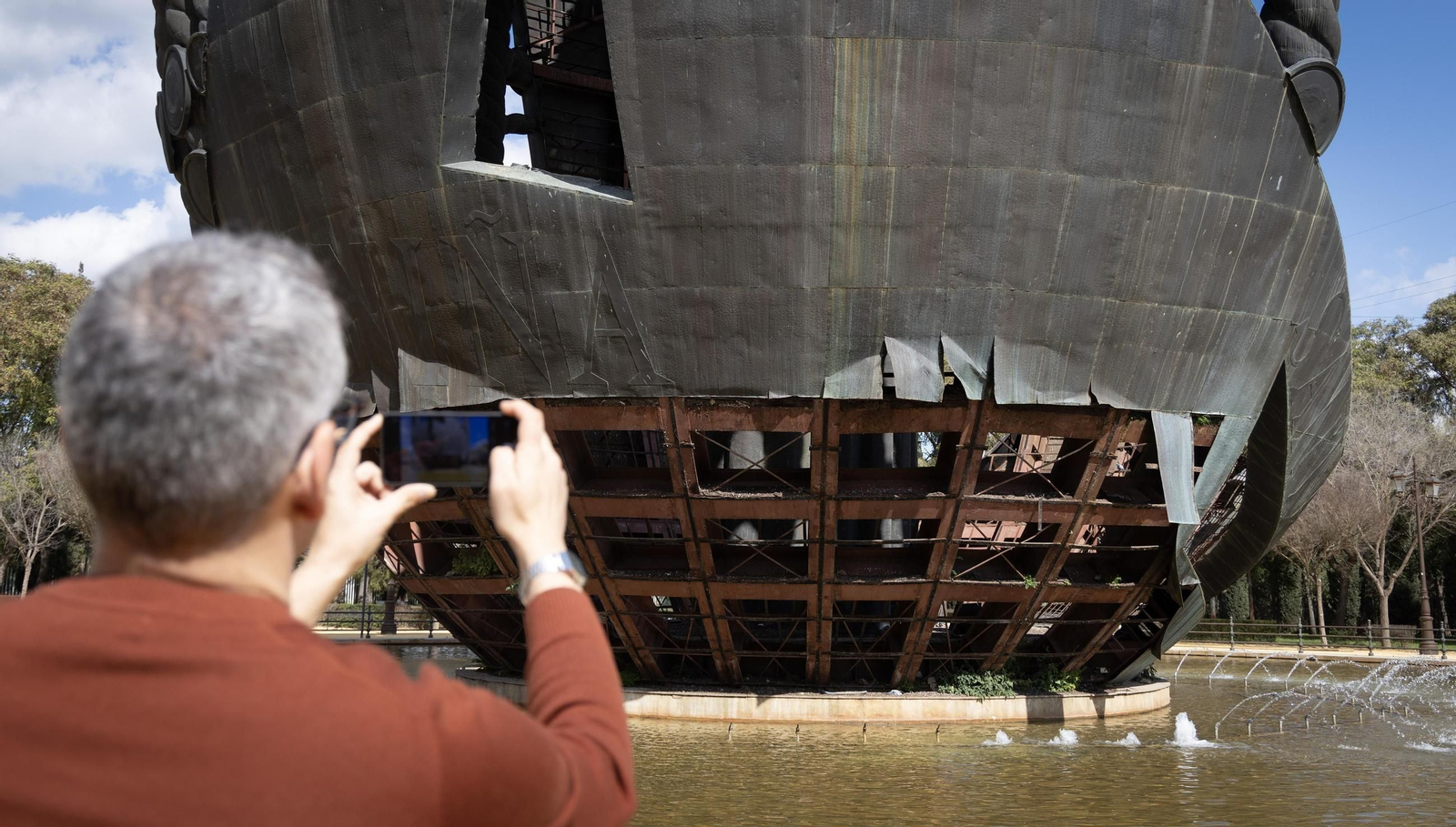 El lamentable estado de conservación del Huevo de Colón, todas las fotos