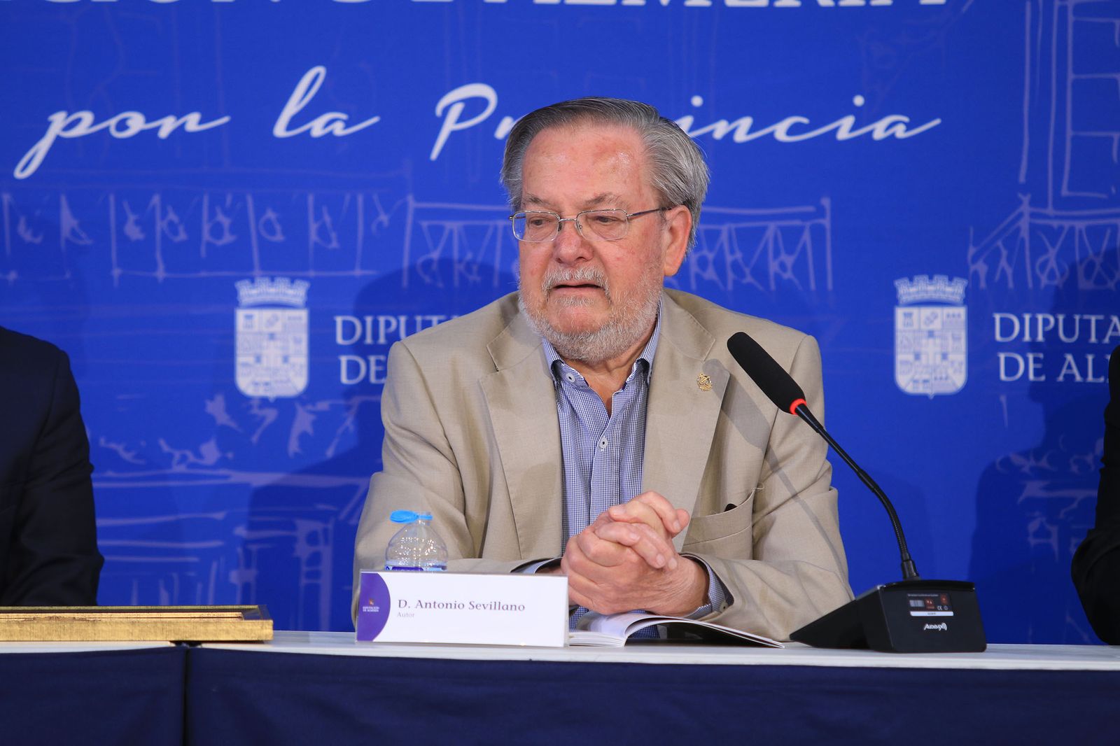 Presentación del libro del centenario del Santo Entierro