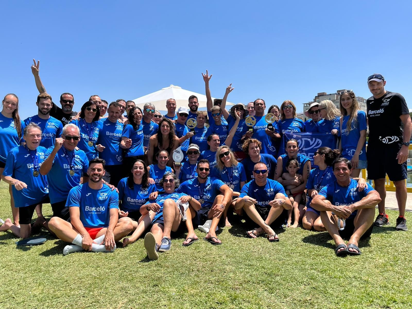 El equipo jerezano sumó los tres títulos en Sevilla: masculino, femenino y por equipos.