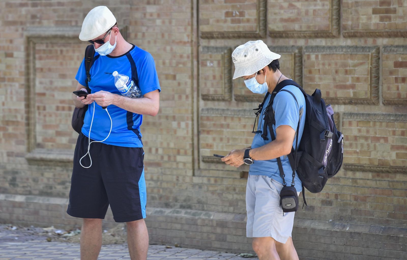 Galería gráfica: Calor y mascarillas en Sevilla