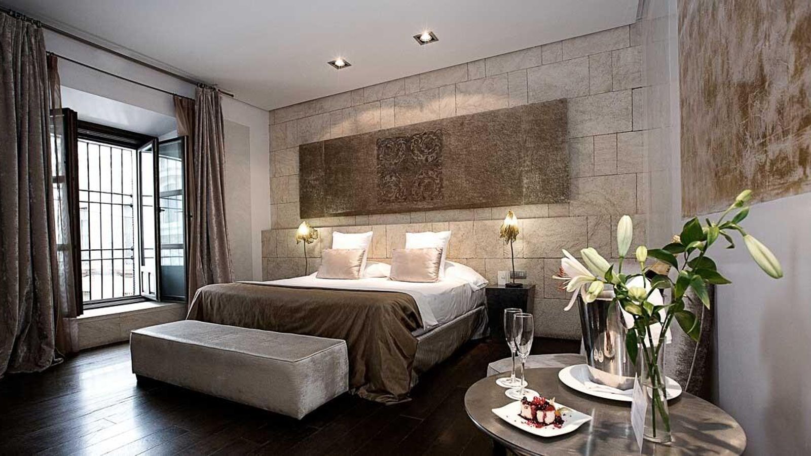 Cada una de las suites de Hospes Palacio del Bailío tienen personalidad propia