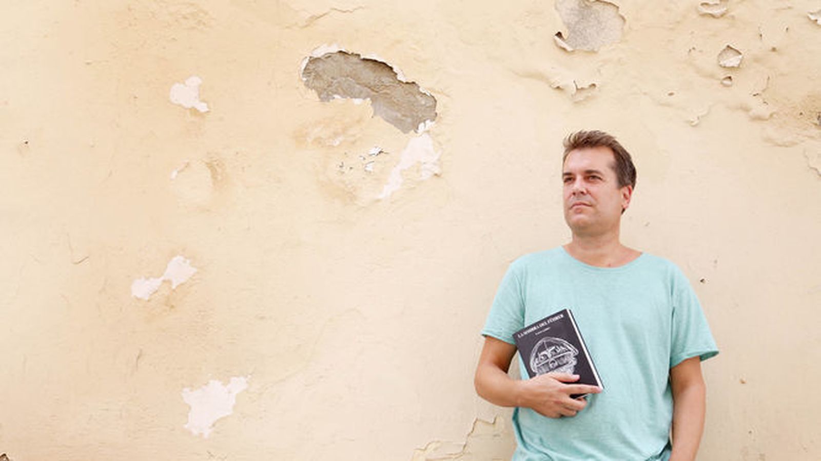 Wayne Jamison y su obra, en Sanlúcar.