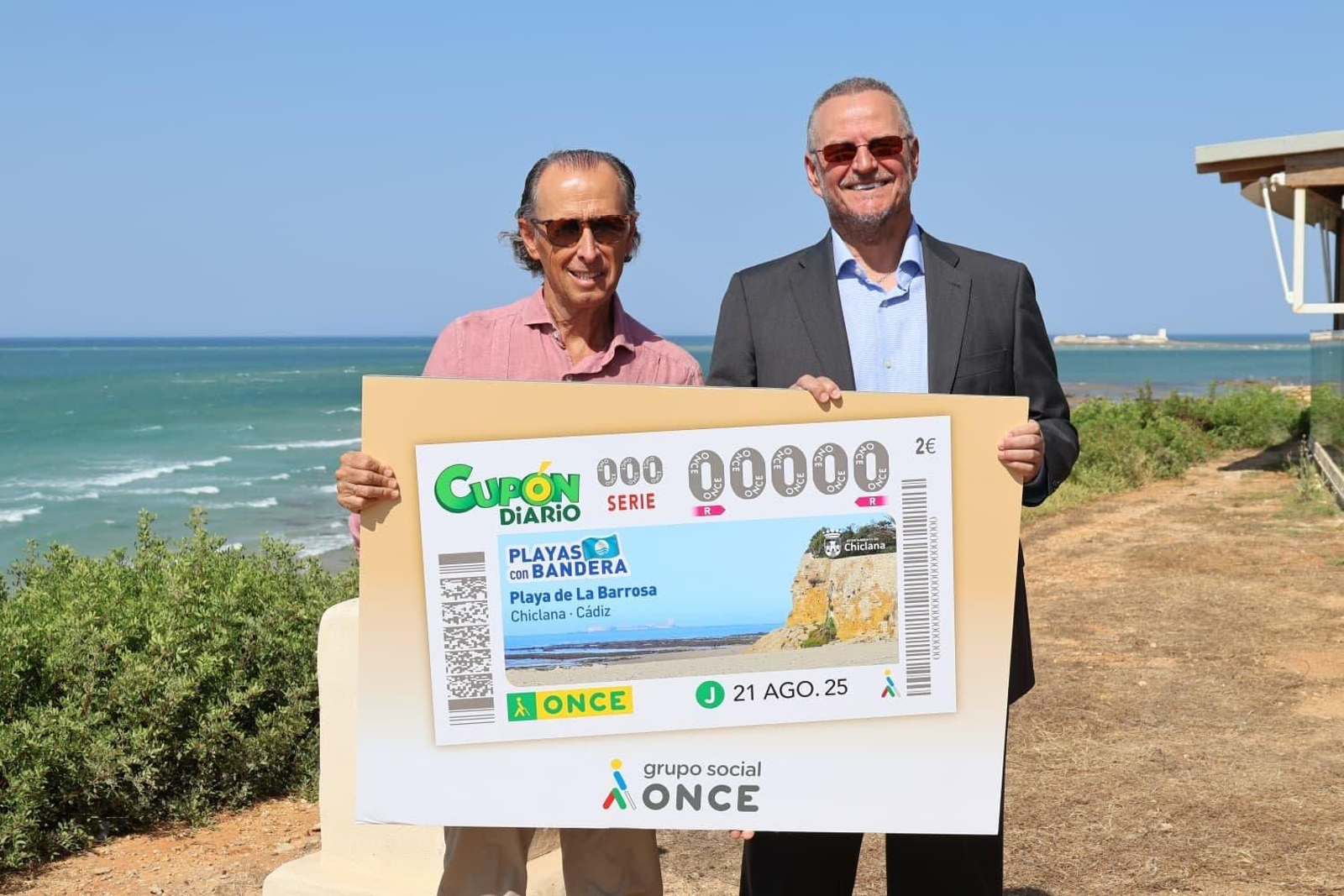 Un momento de la presentación del cupón.