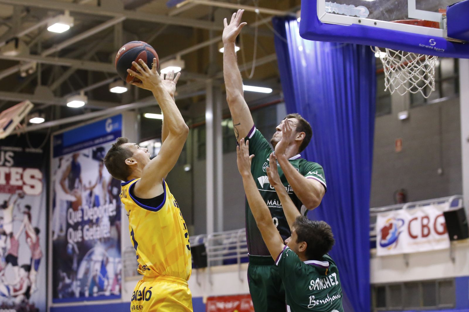 La primera victoria del Unicaja, en fotos