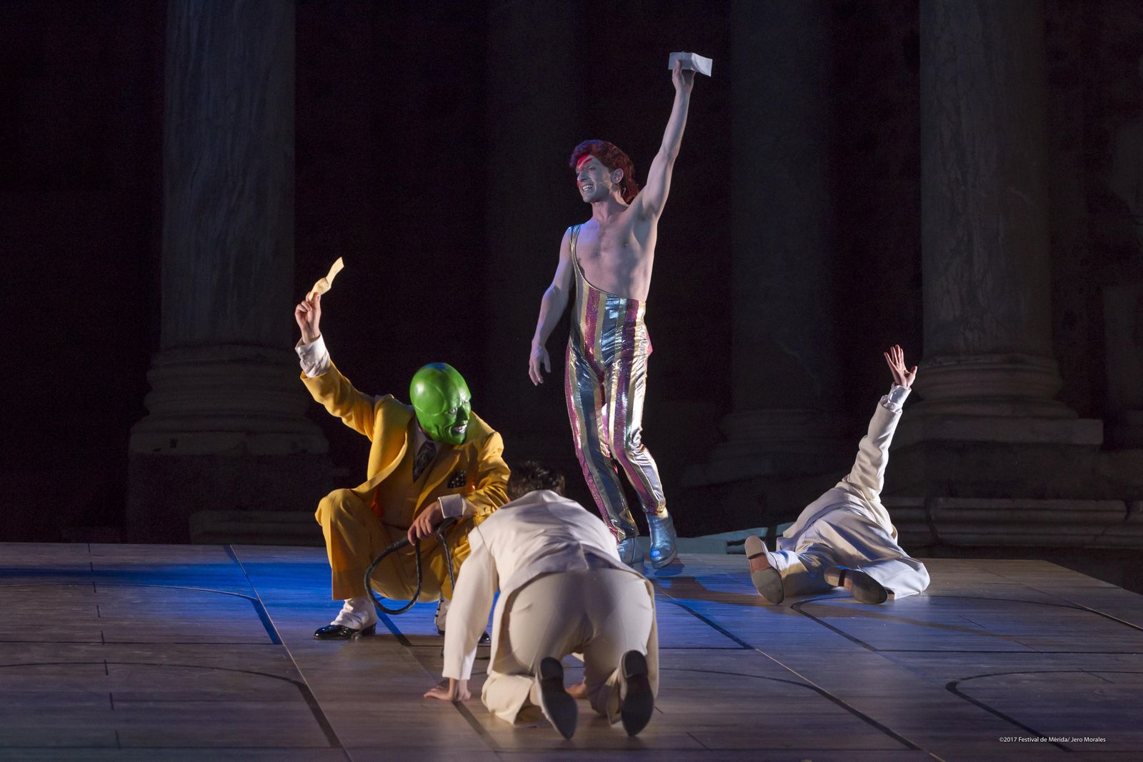 Pablo Derqui, un Calígula con el atuendo de David Bowie.