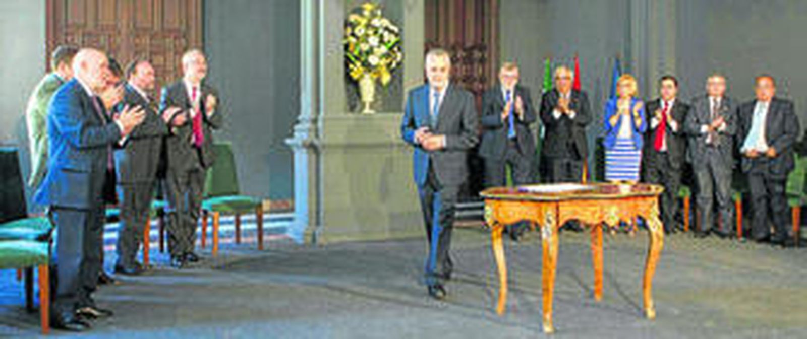 El presidente de la Junta, José Antonio Griñán, ayer en el acto en San Telmo con los rectores de las universidades públicas andaluzas.